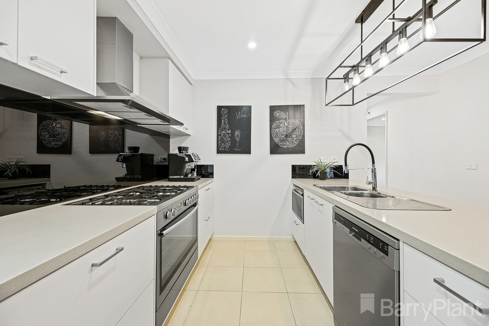 19 Golden Avenue, Warragul, VIC 3820, Warragul - Thumbnail 5