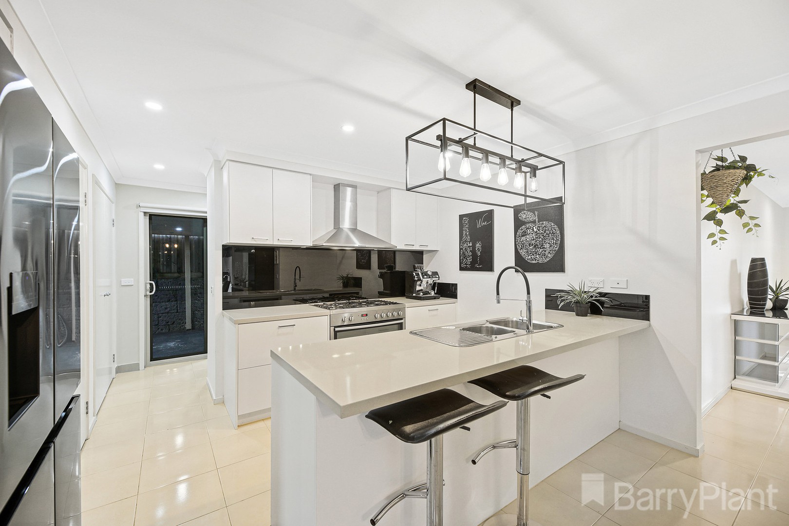 19 Golden Avenue, Warragul, VIC 3820, Warragul - Thumbnail 6