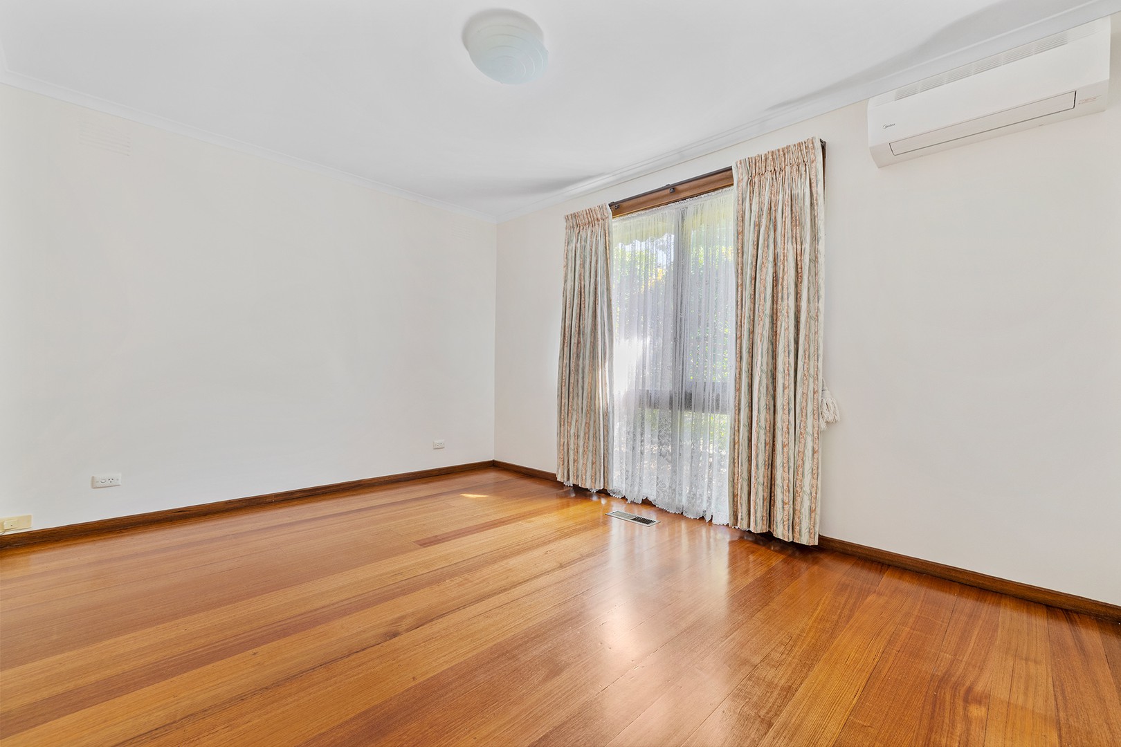 19 Hempstead Avenue, Vermont South, VIC 3133 - Thumbnail 2 - 01/04/2026