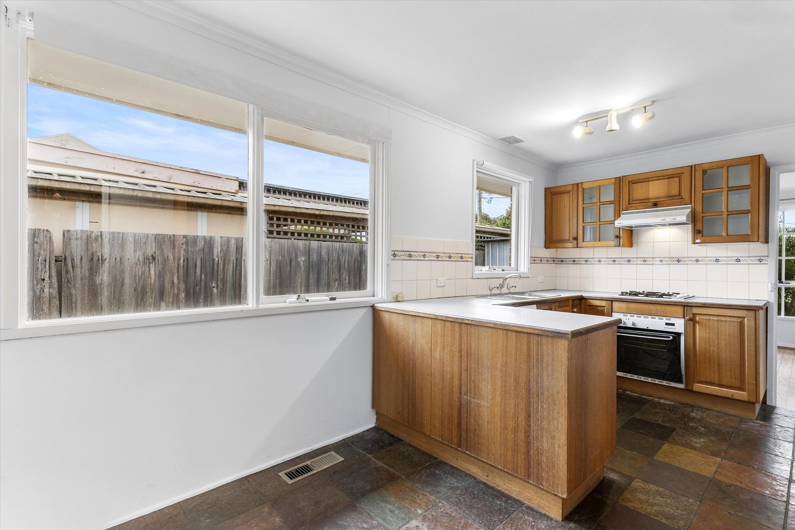 19 Hendra Grove, Ringwood, VIC 3134, Ringwood - Thumbnail 4