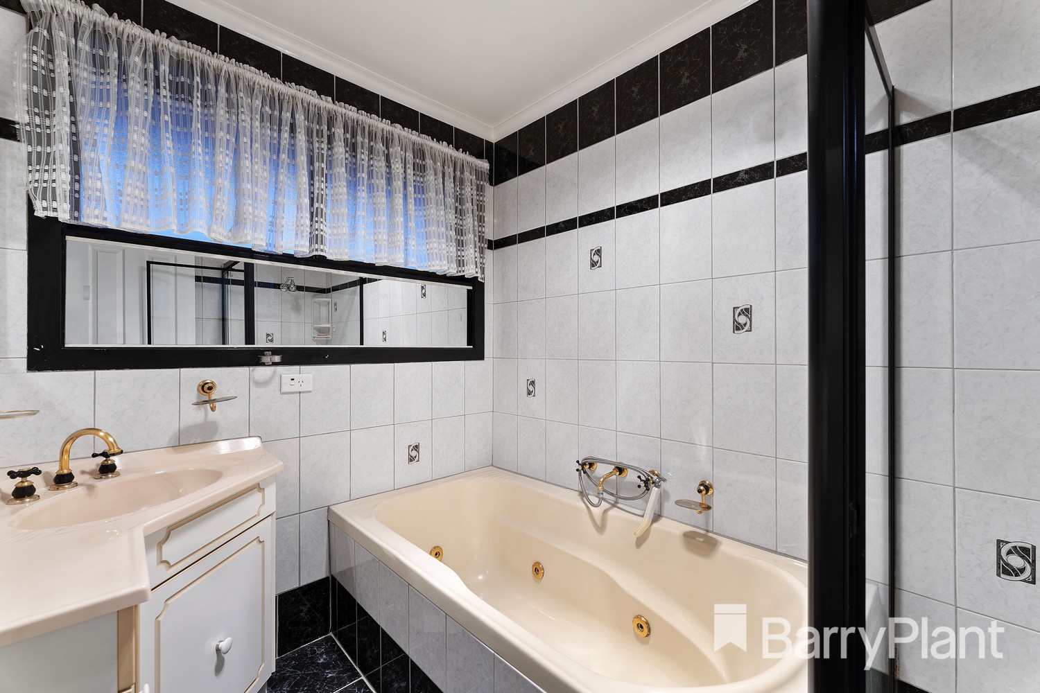 19 Hermitage Crescent, Bundoora, VIC 3083, Bundoora - Thumbnail 7