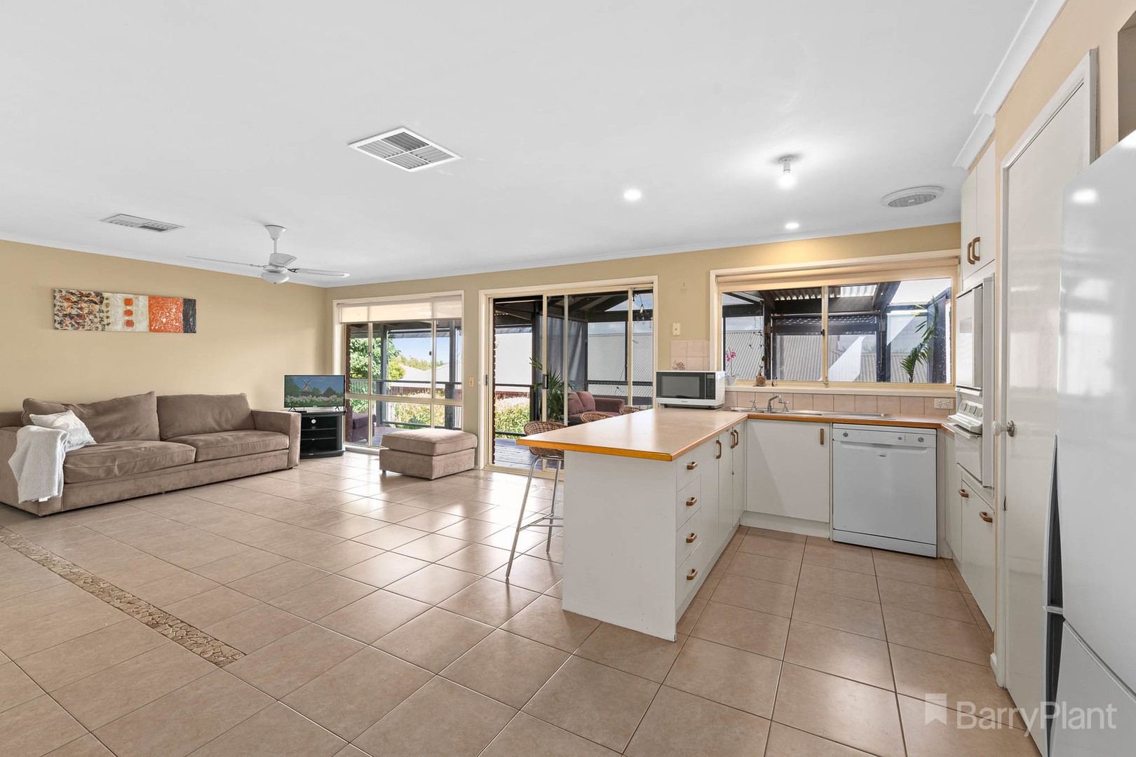 19 Highland Drive, Pakenham, VIC 3810, Pakenham - Thumbnail 3