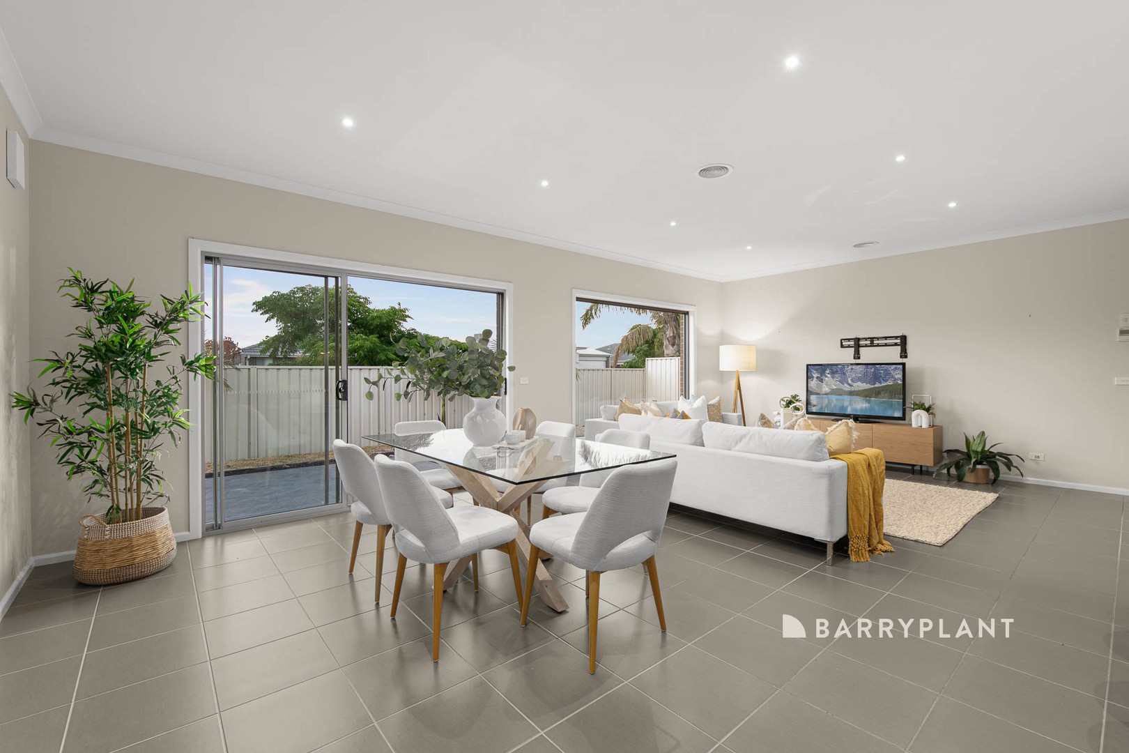 19 Lobelia Street, Pakenham, VIC 3810, Pakenham - Thumbnail 4