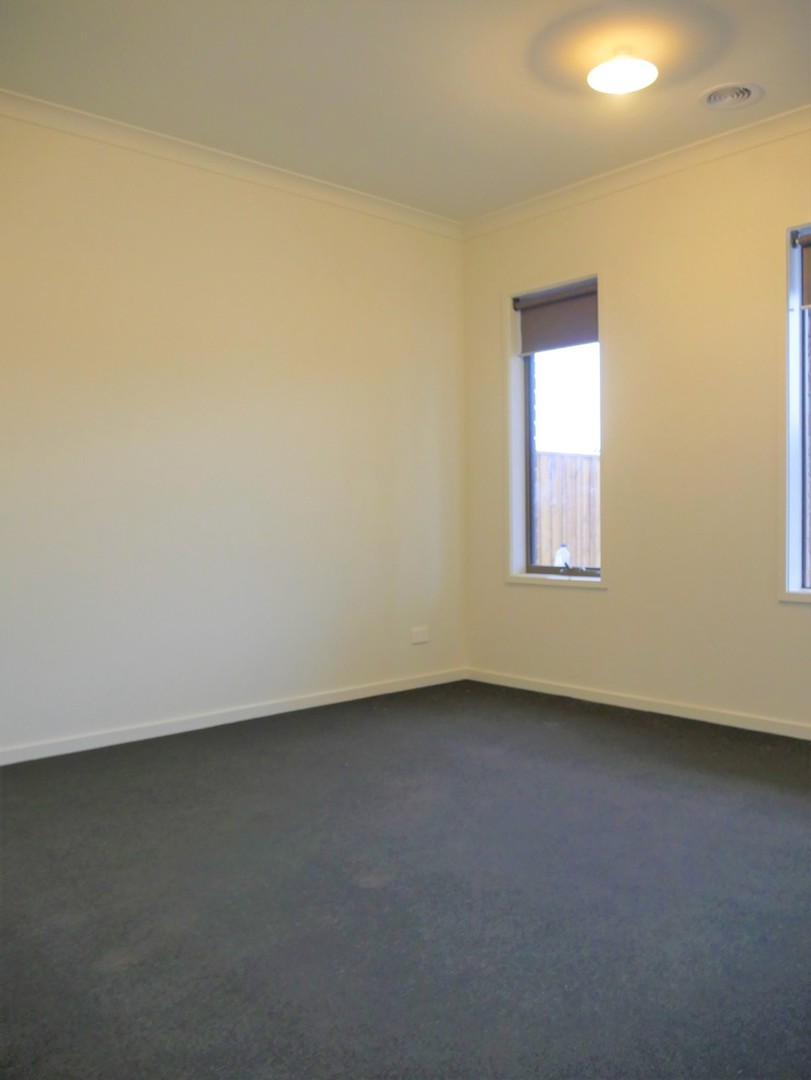 19 Longshanks Street, Thornhill Park, VIC 3335, Thornhill Park - Thumbnail 2