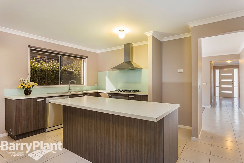 19 Malibu Boulevard, Point Cook, VIC 3030, Point Cook - Thumbnail 4