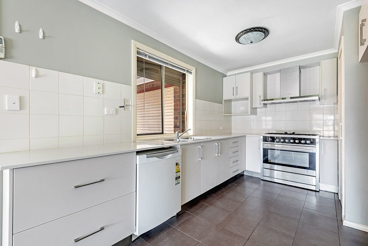 19 McKenzie Crescent, Roxburgh Park, VIC 3064, Roxburgh Park - Thumbnail 2