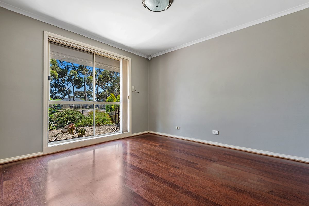 19 McKenzie Crescent, Roxburgh Park, VIC 3064, Roxburgh Park - Thumbnail 5