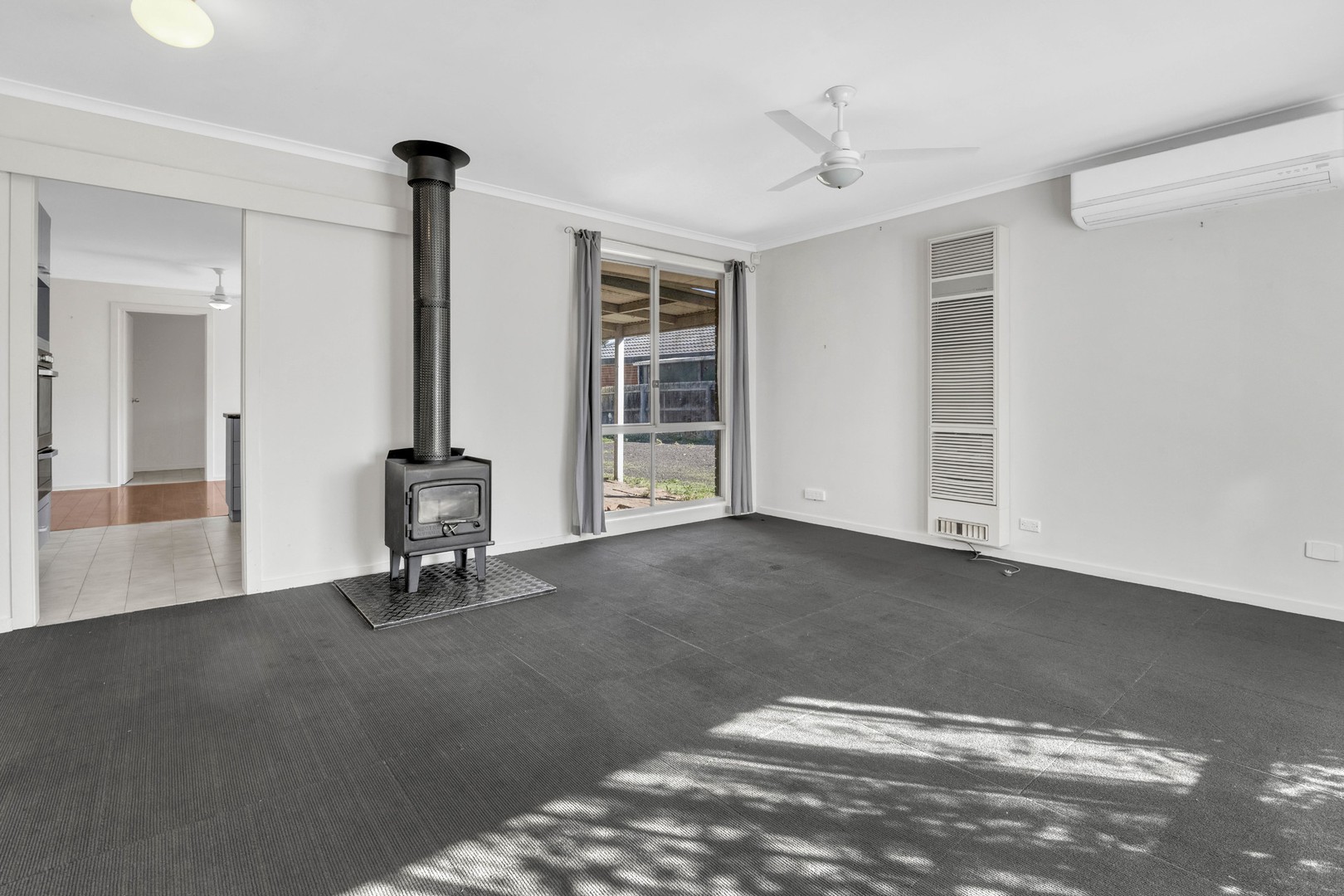 19 Newlyn Drive, Craigieburn, VIC 3064 - Thumbnail 2 - 08/05/2025