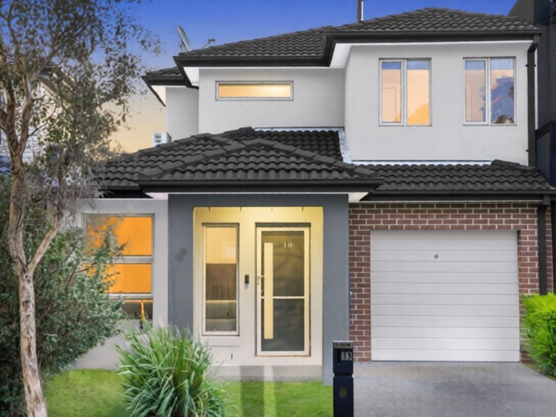 19 Ravenwoods Way, Craigieburn, VIC 3064 - Image - 10/12/2025