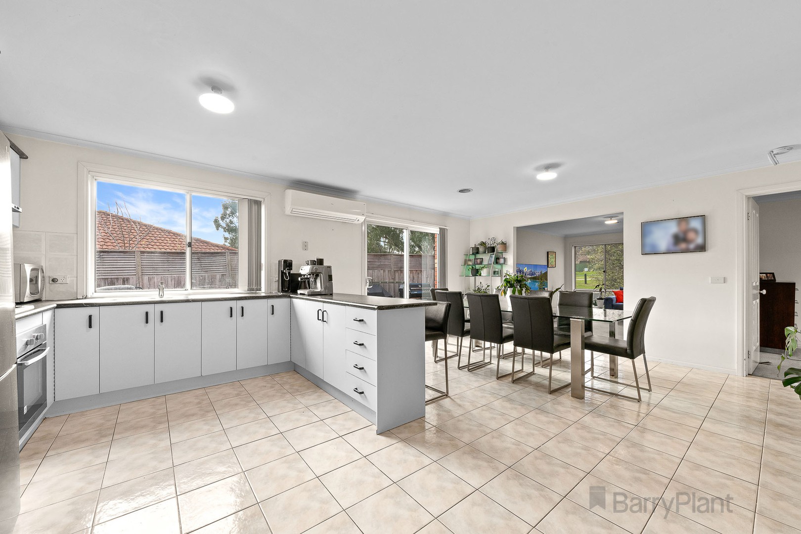 19 Regent Close, Berwick, VIC 3806, Berwick - Thumbnail 2
