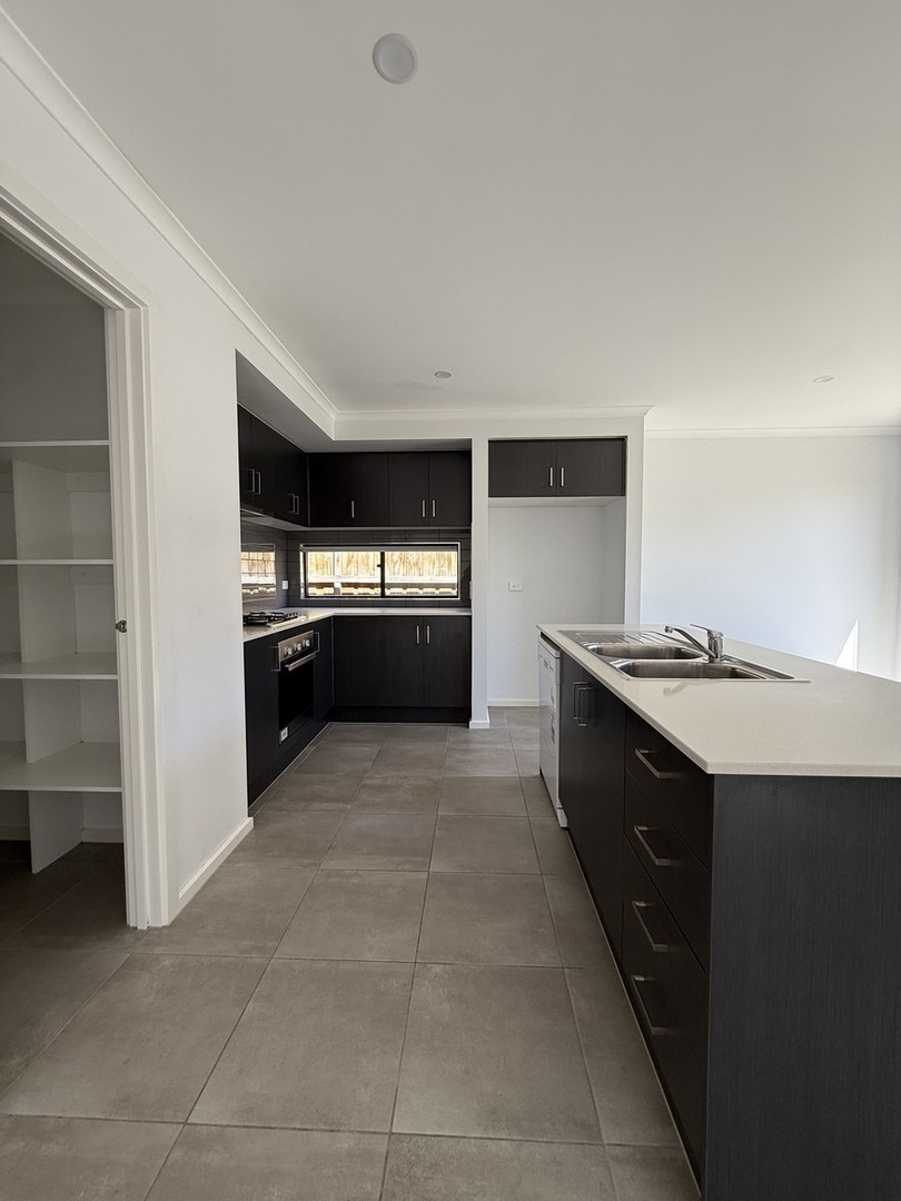 19 Sanctum Drive, Weir Views, VIC 3338, Weir Views - Thumbnail 4