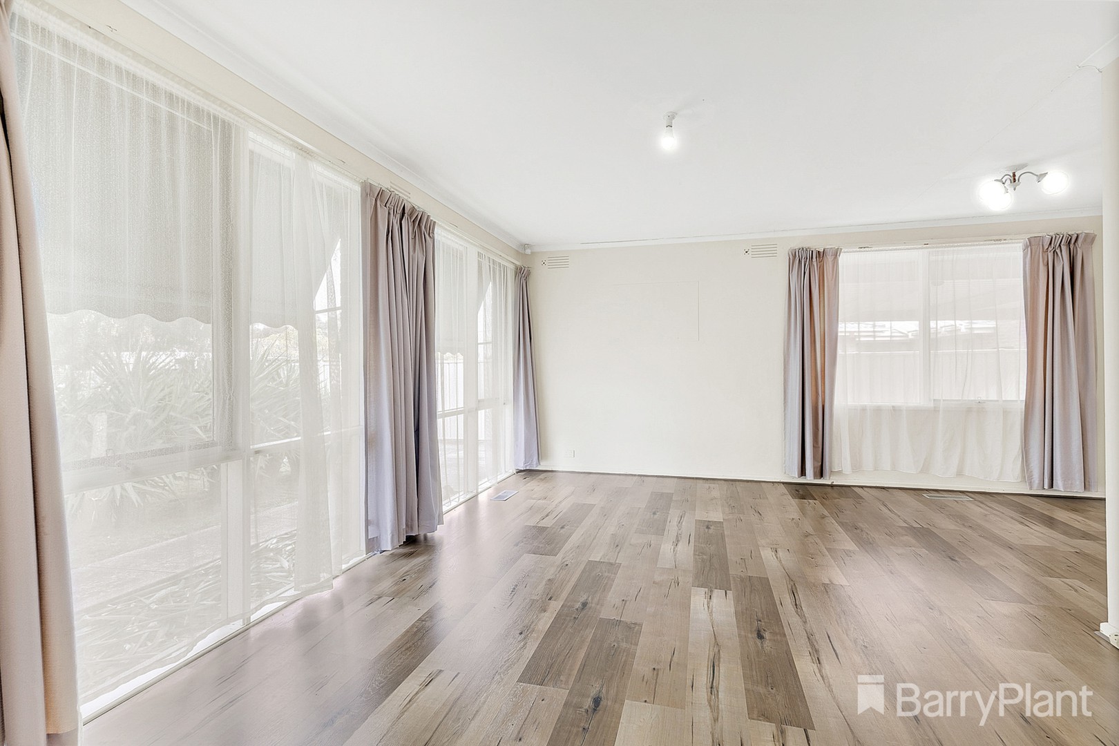 19 Savannah Crescent, Epping, VIC 3076 - Thumbnail 2 - 24/11/2025