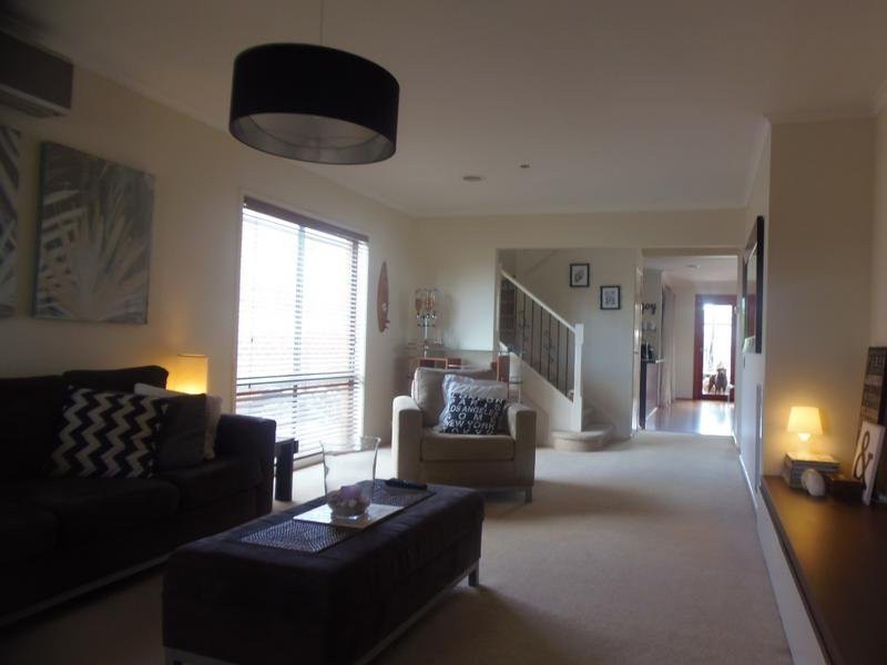 19 Stoke Heath Way, Caroline Springs, VIC 3023 - Thumbnail 2 - 13/09/2022