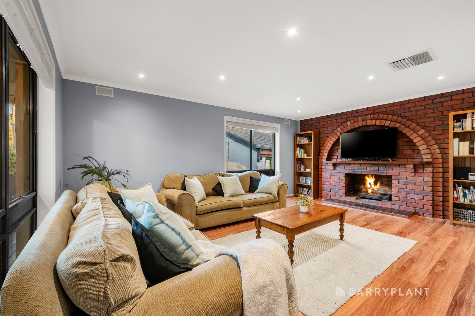 19 Stratford Square, Wantirna, VIC 3152, Wantirna - Thumbnail 2
