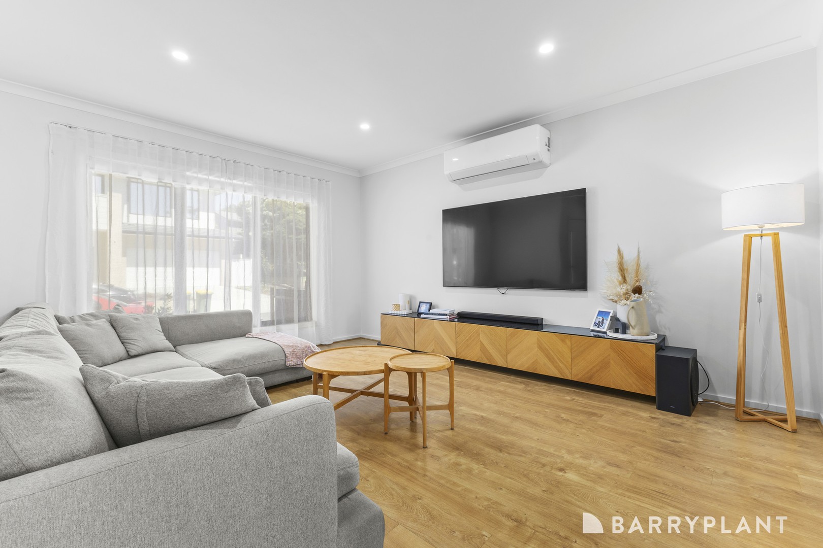 19 Thompson Crescent, Chirnside Park, VIC 3116 - Thumbnail 2 - 19/01/2026