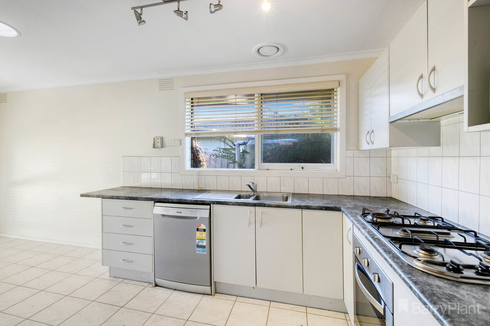 19 Upton Crescent, Narre Warren, VIC 3805, Narre Warren - Thumbnail 3