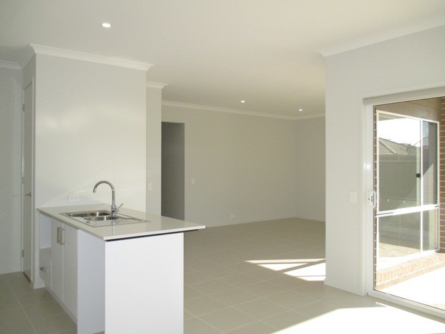 19 Victorking Drive, Point Cook, VIC 3030, Point Cook - Thumbnail 2