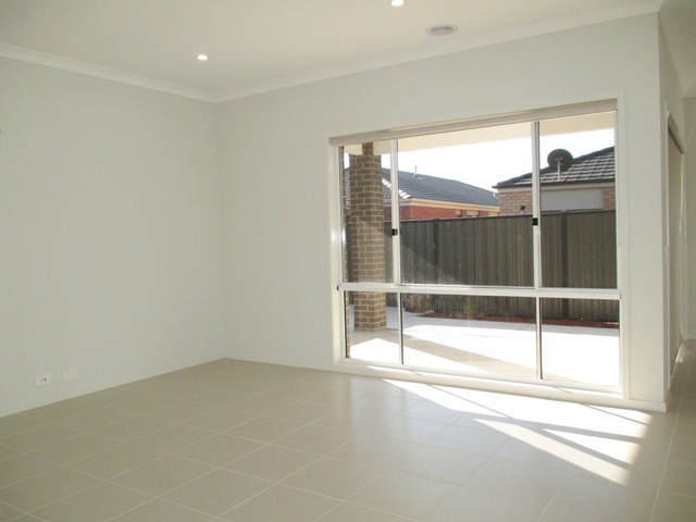 19 Victorking Drive, Point Cook, VIC 3030, Point Cook - Thumbnail 3