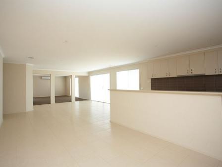 19 Villiers Drive, Point Cook, VIC 3030 - Thumbnail 2 - 07/12/2021