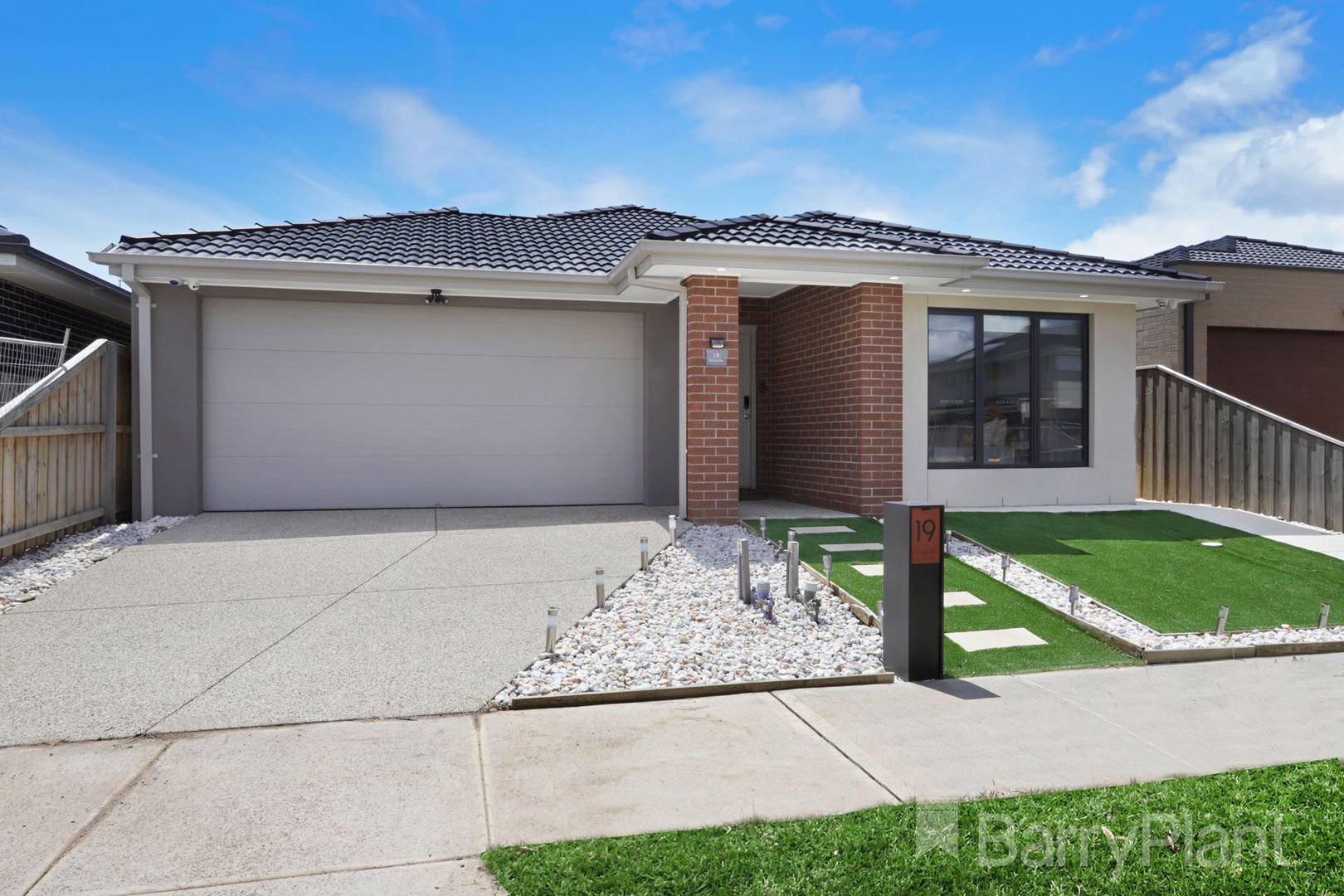19 Wardan Avenue, Greenvale, VIC 3059 - Thumbnail 2 - 07/02/2022