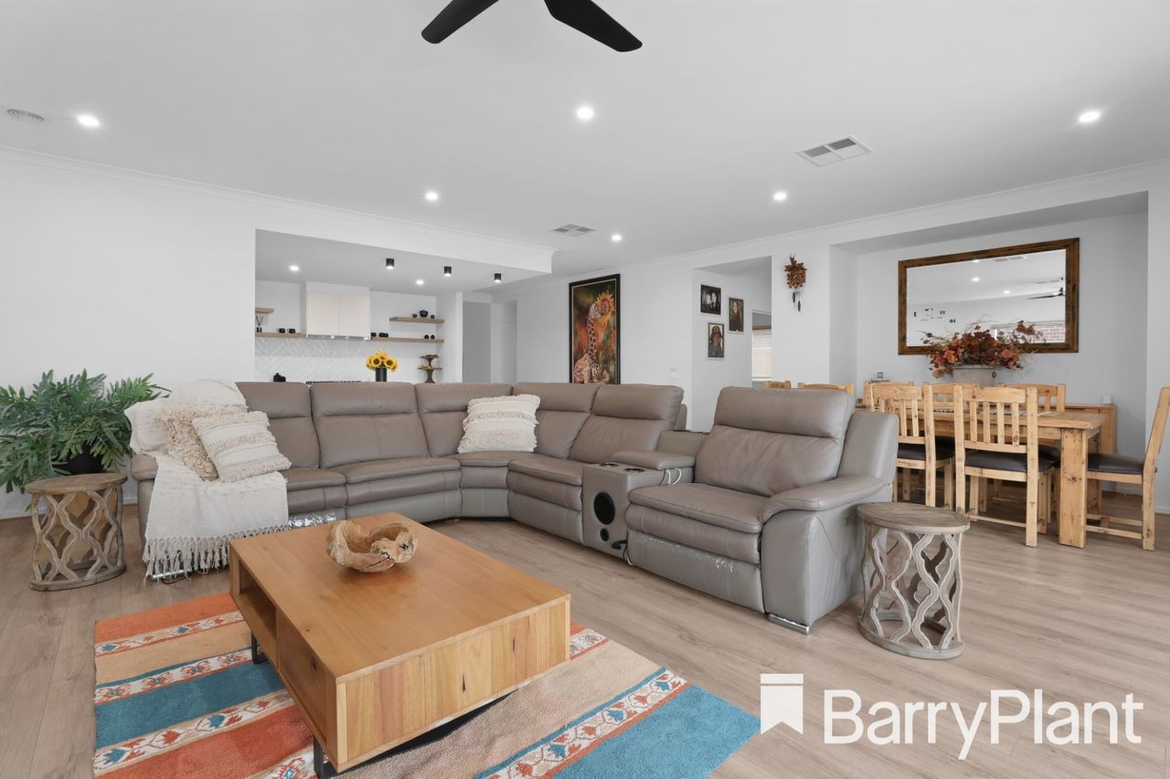 19 Wellingford Road, Clyde North, VIC 3978, Clyde North - Thumbnail 4