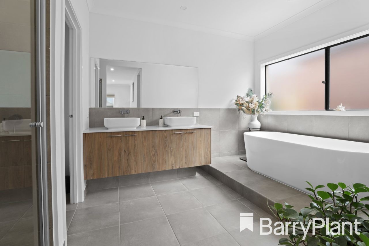 19 Wellingford Road, Clyde North, VIC 3978, Clyde North - Thumbnail 7
