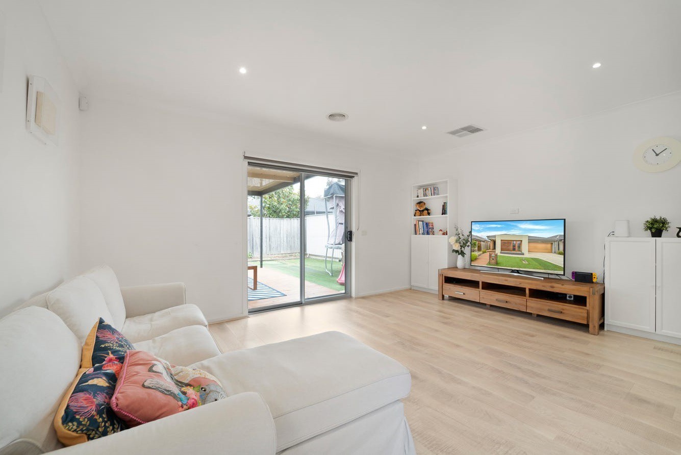 19 Whitecaps Avenue, Point Cook, VIC 3030, Point Cook - Thumbnail 6