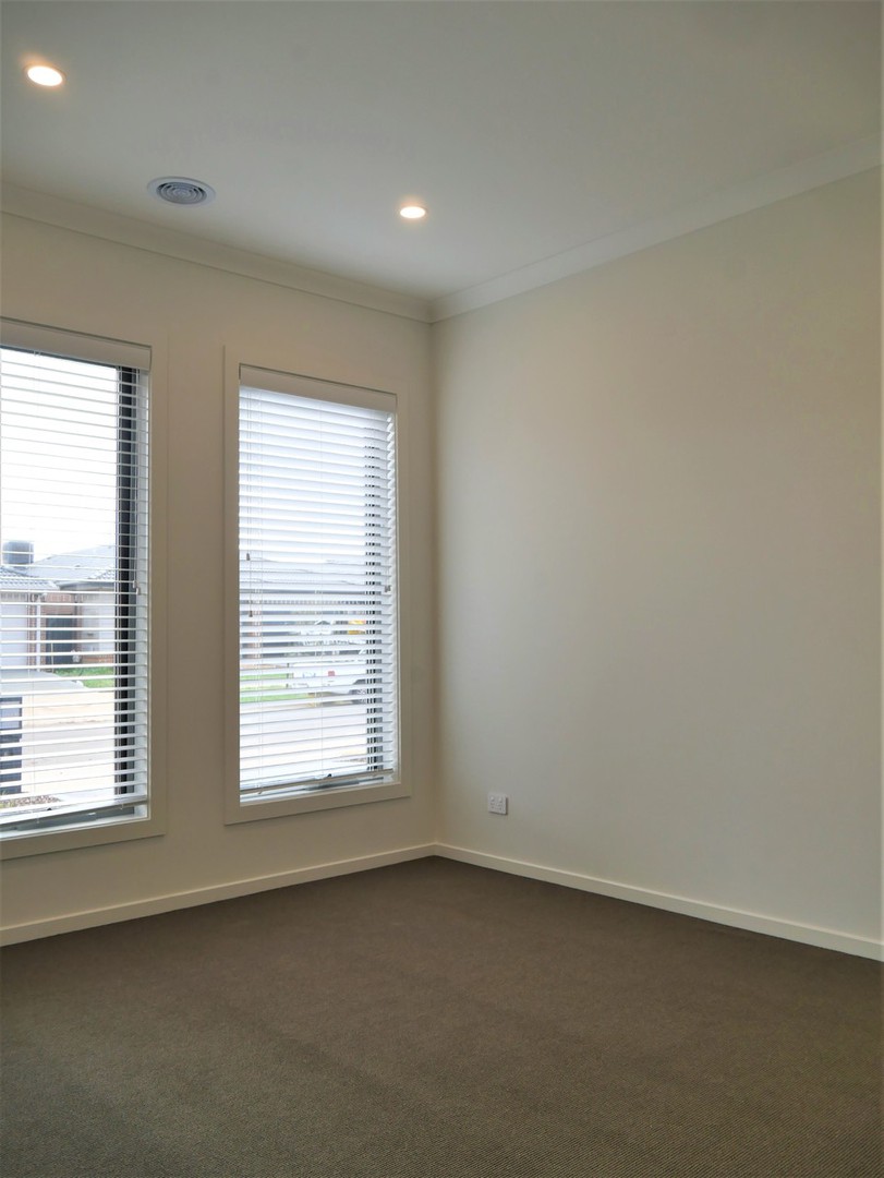 19 Yeoman Street, Melton South, VIC 3338, Melton South - Thumbnail 2