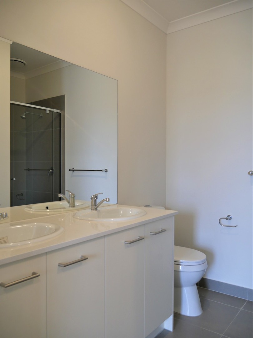 19 Yeoman Street, Melton South, VIC 3338, Melton South - Thumbnail 3