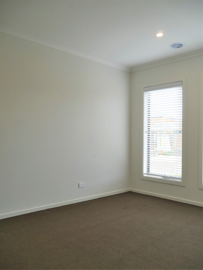 19 Yeoman Street, Melton South, VIC 3338, Melton South - Thumbnail 6