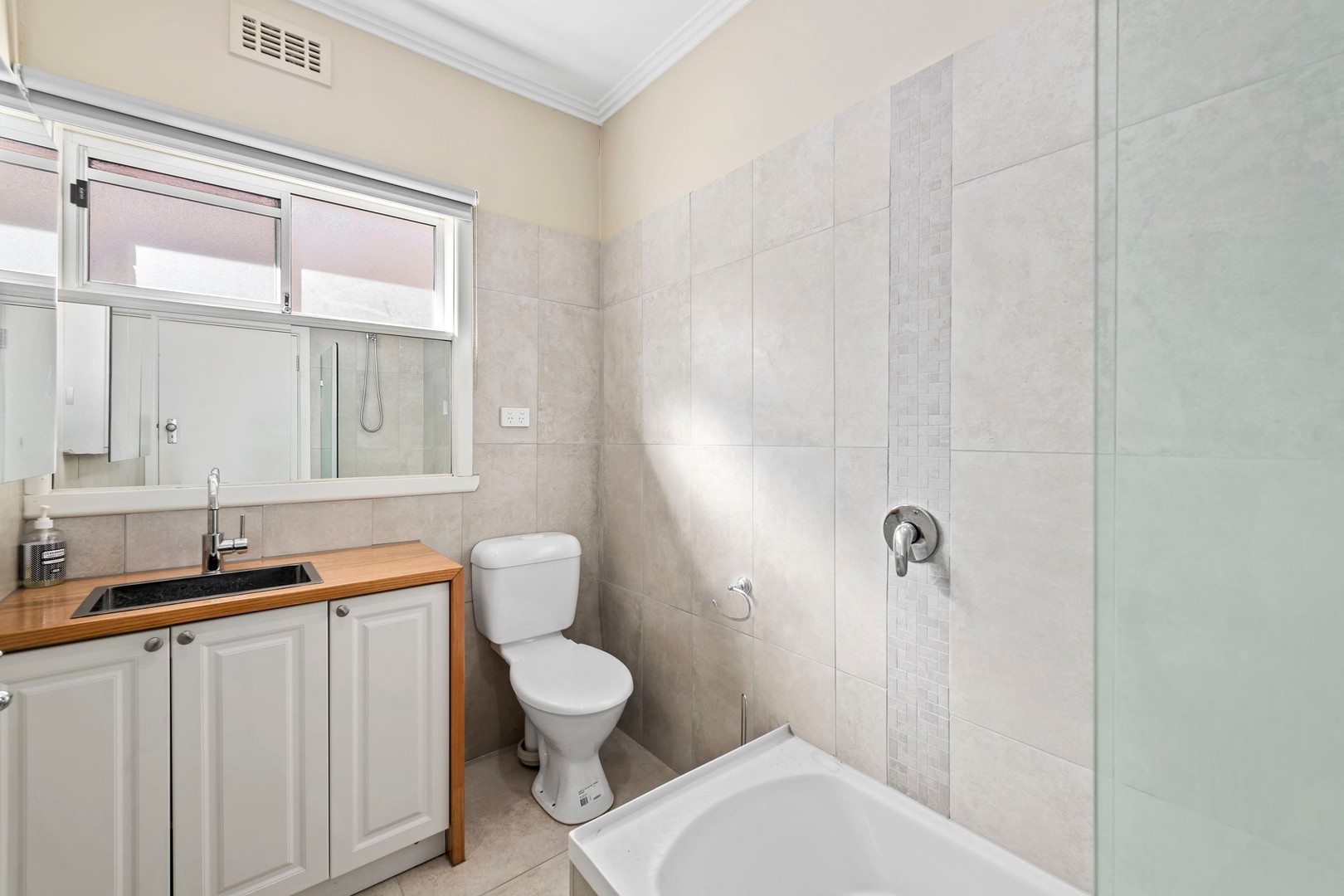 30 Norfolk Avenue, LAKE ALBERT NSW 2650, Lake Albert - Thumbnail 7