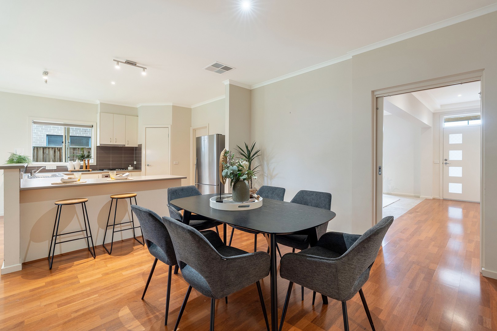 196 Central Park Avenue, Craigieburn, VIC 3064, Craigieburn - Thumbnail 4