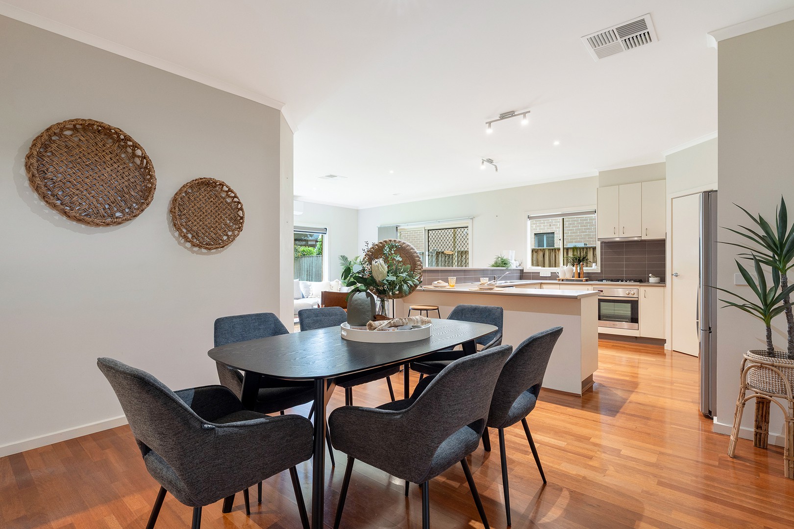 196 Central Park Avenue, Craigieburn, VIC 3064, Craigieburn - Thumbnail 5