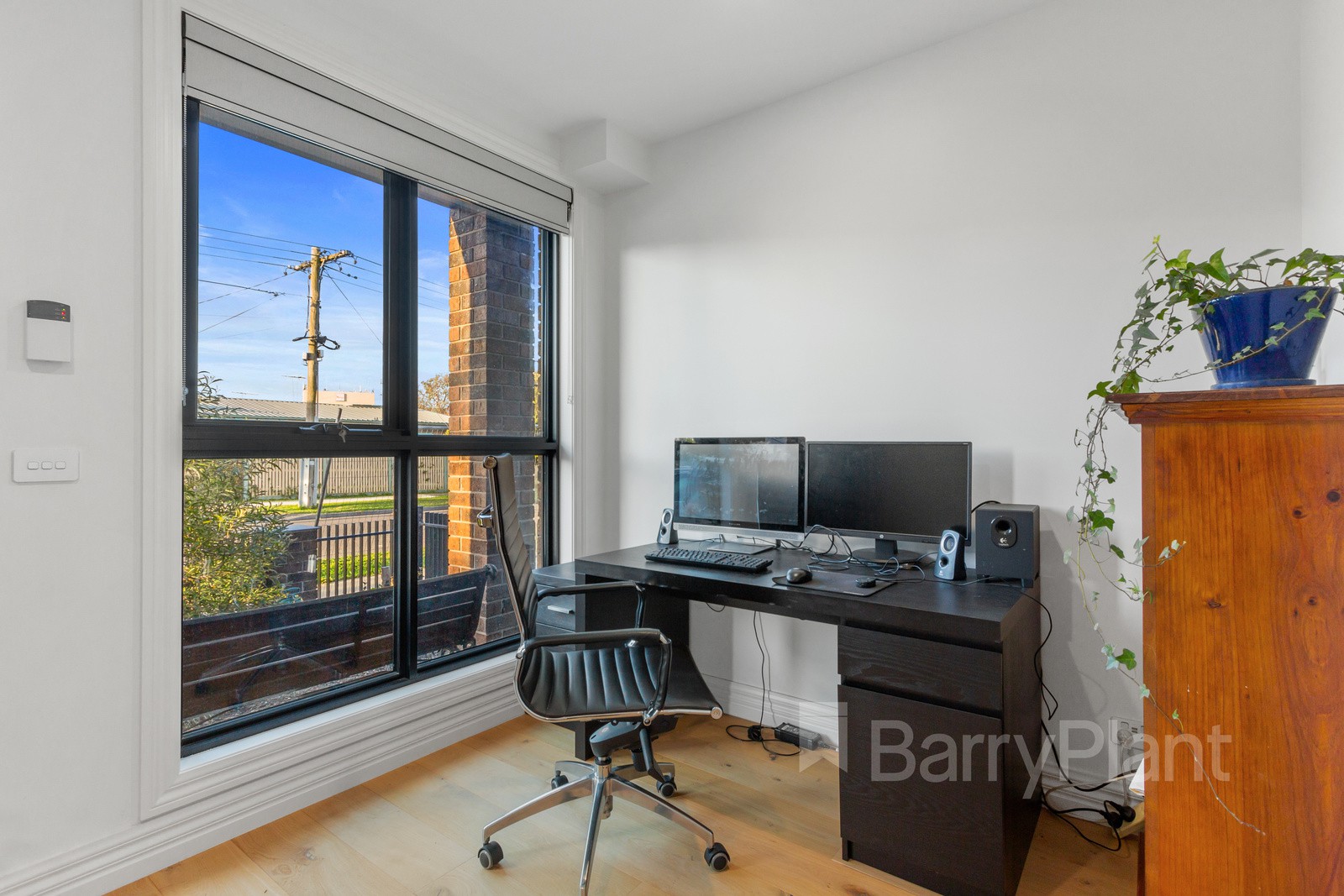 1B White Road, Wantirna South, VIC 3152 - Thumbnail 2 - 04/10/2022