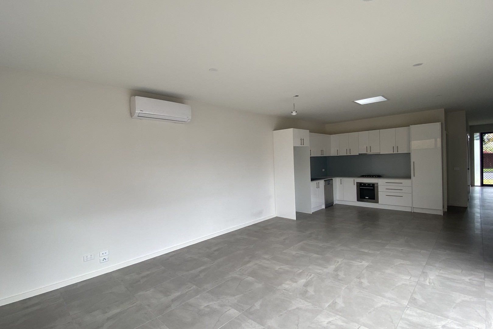 1C Gellibrand Crescent, Reservoir, VIC 3073, Reservoir - Thumbnail 2
