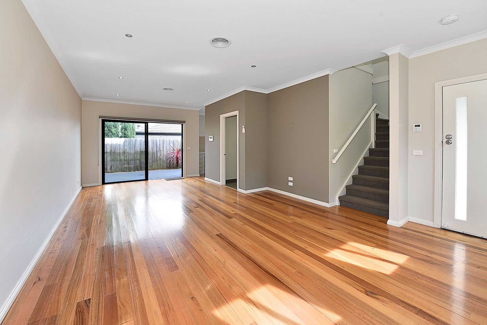 2/1 Gordon St, Tullamarine, VIC 3043, Tullamarine - Thumbnail 2