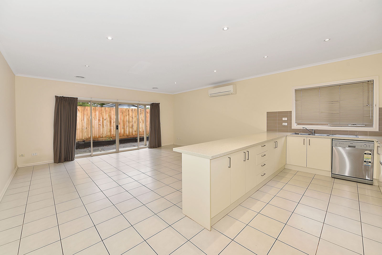 2/1 Govan Street, Footscray, VIC 3011, Footscray - Thumbnail 2