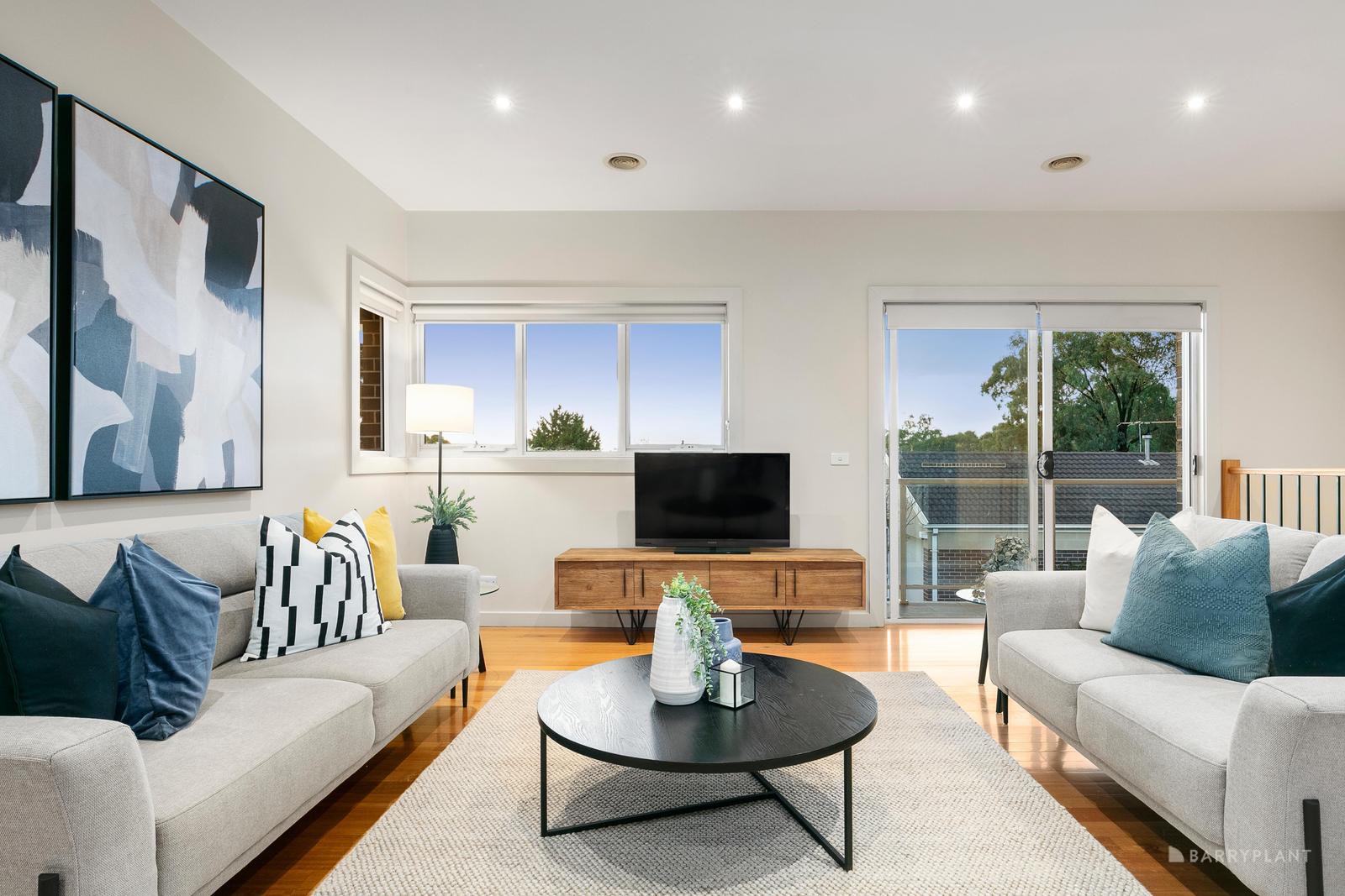 2/1 Nartanda Court, Doncaster East, VIC 3109 - Thumbnail 2 - 04/06/2024