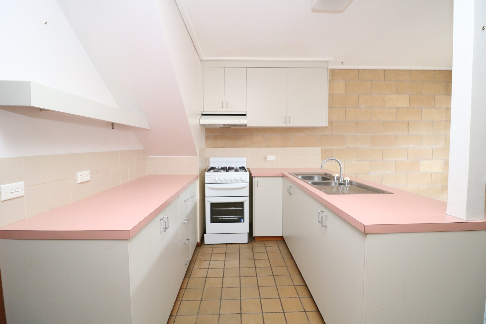 2/1 Sutherland Street, Geelong, VIC 3220, Geelong - Thumbnail 2