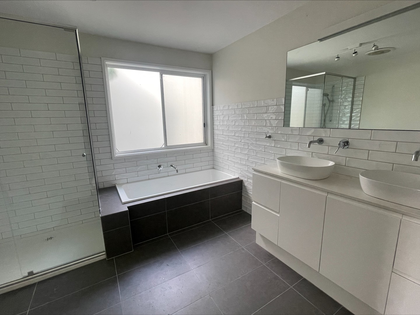 2/1 Watersedge Terrace, Highton, VIC 3216, Highton - Thumbnail 3