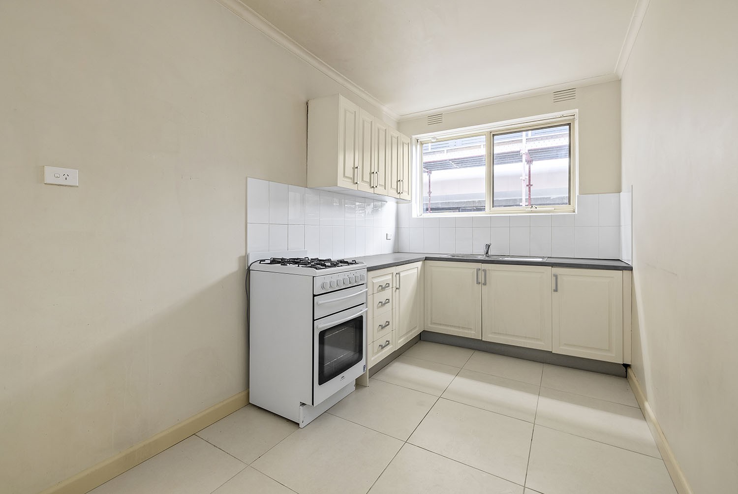 2/10 Albert Avenue, Springvale, VIC 3171, Springvale - Thumbnail 2