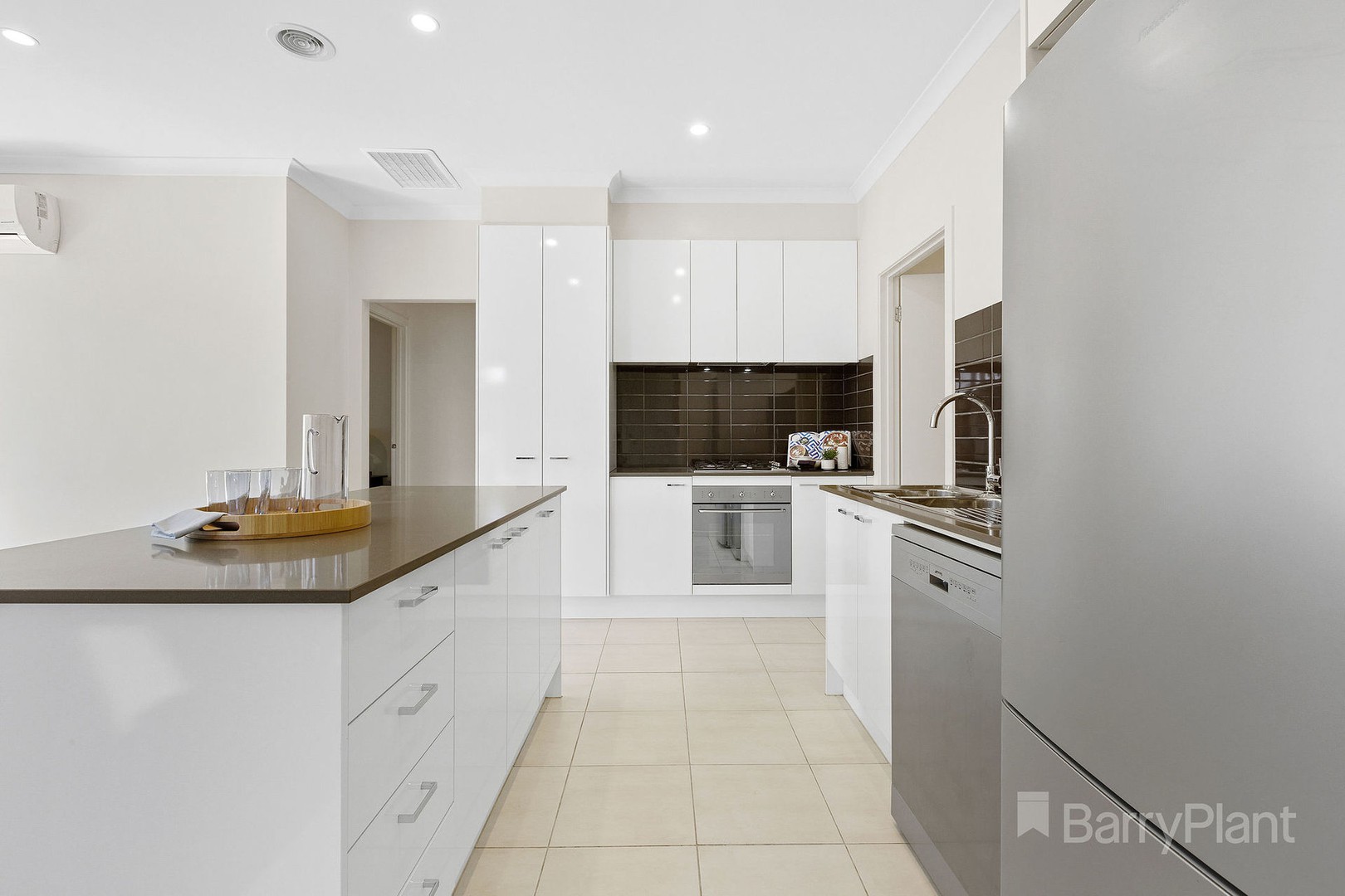 2/10 Bayview Road, Frankston, VIC 3199 - Thumbnail 2 - 10/12/2021