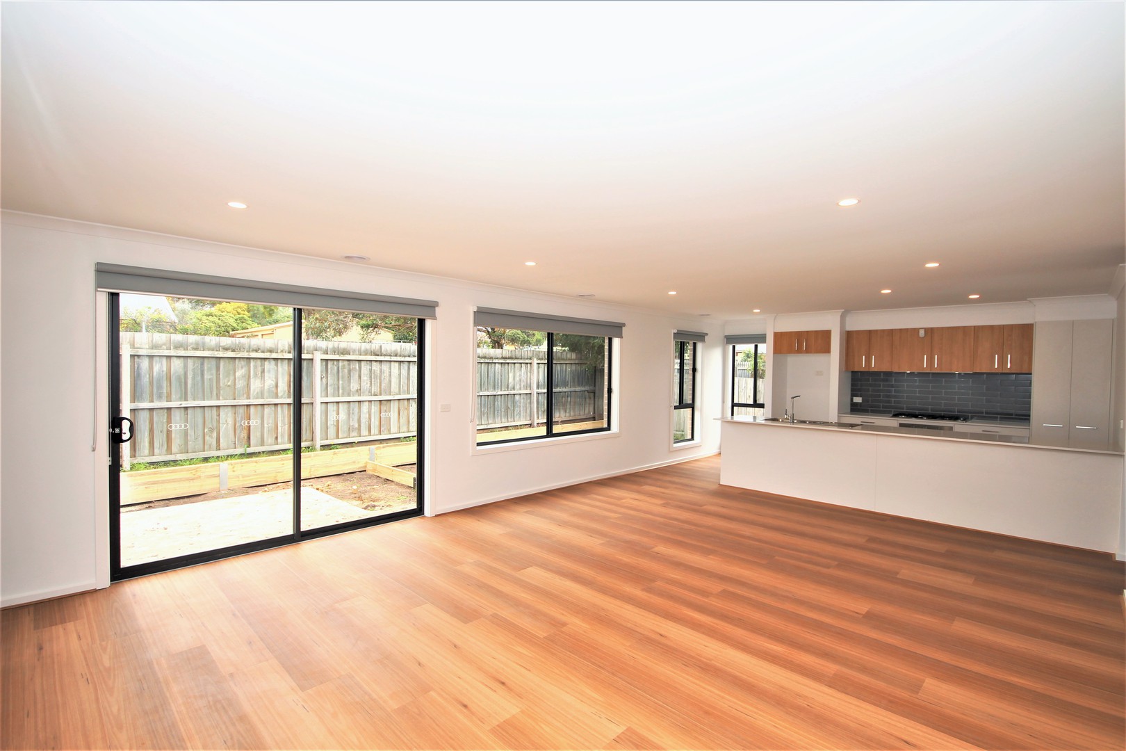 2/10 Hinchcliff Crescent, Newcomb, VIC 3219 - Thumbnail 2 - 23/10/2025