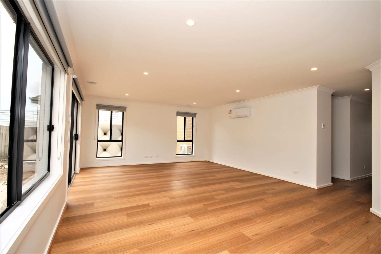 2/10 Hinchliff  Crescent, Newcomb, VIC 3219, Newcomb - Thumbnail 2