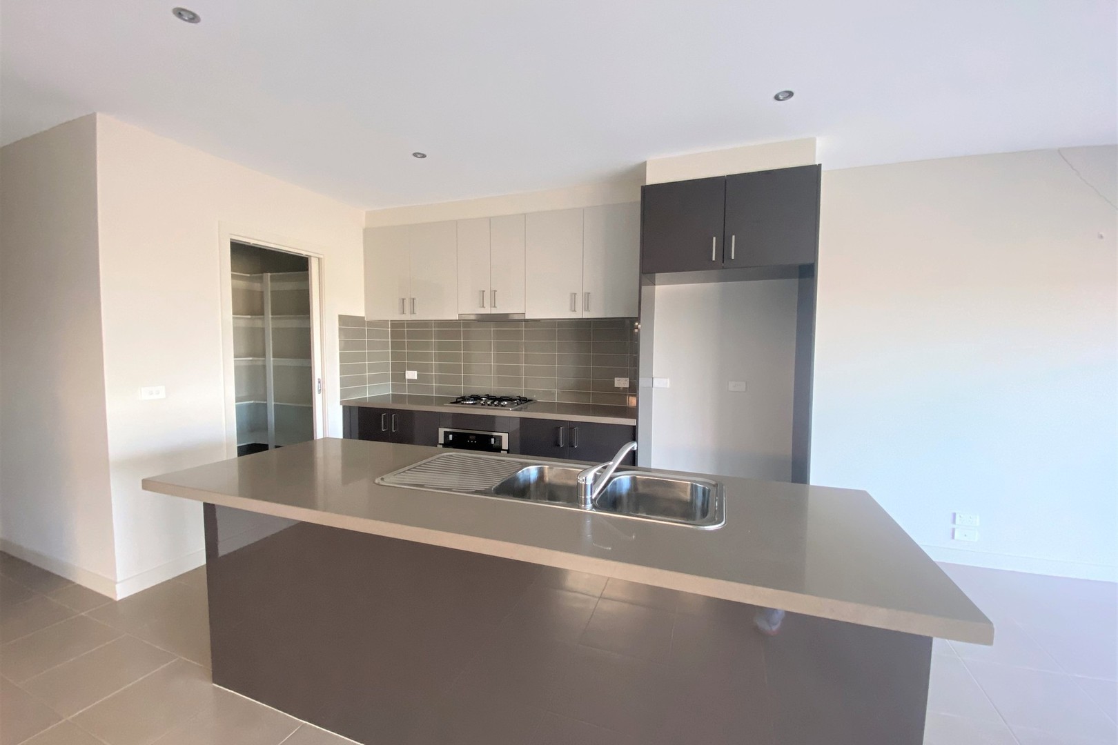 2/10 Jardine Drive, Fraser Rise, VIC 3336 - Thumbnail 1 - 02/09/2021