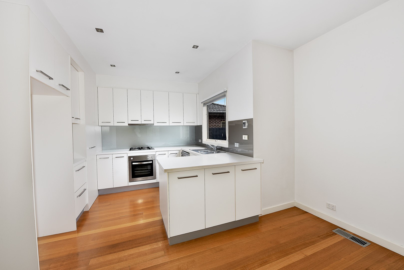 2/10 Kendall Street, Essendon, VIC 3040 - Thumbnail 2 - 20/10/2026