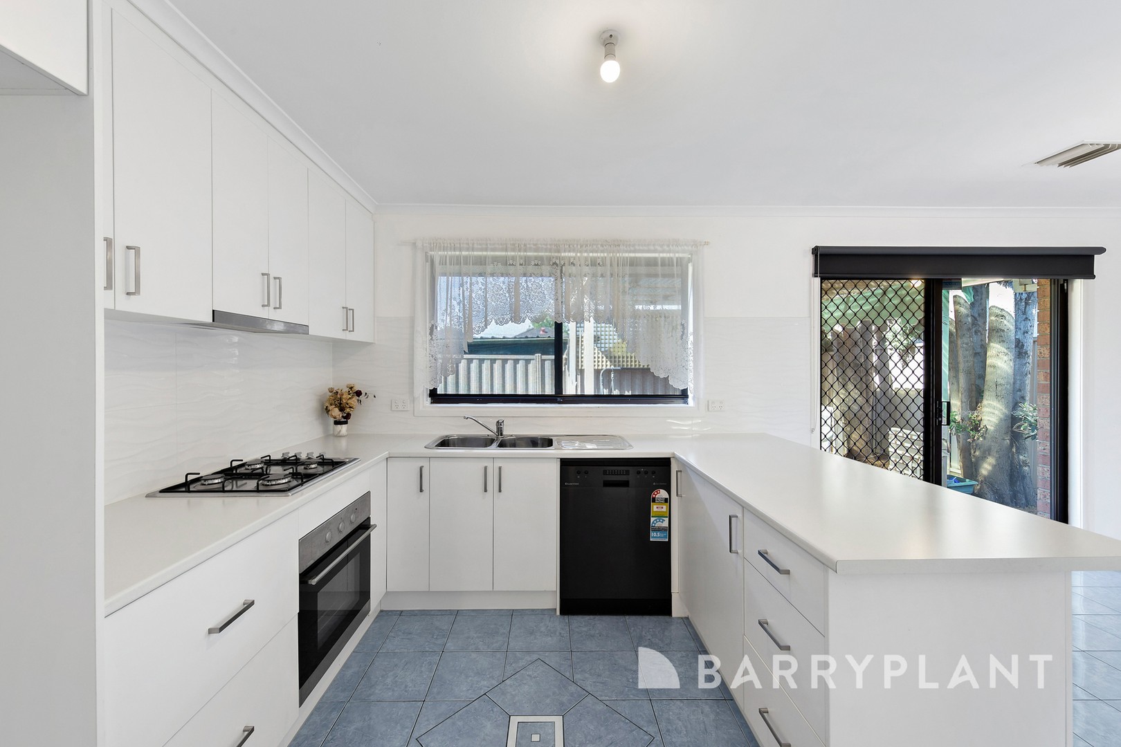 2/10 Lester Avenue, St Albans, VIC 3021, St Albans - Thumbnail 3