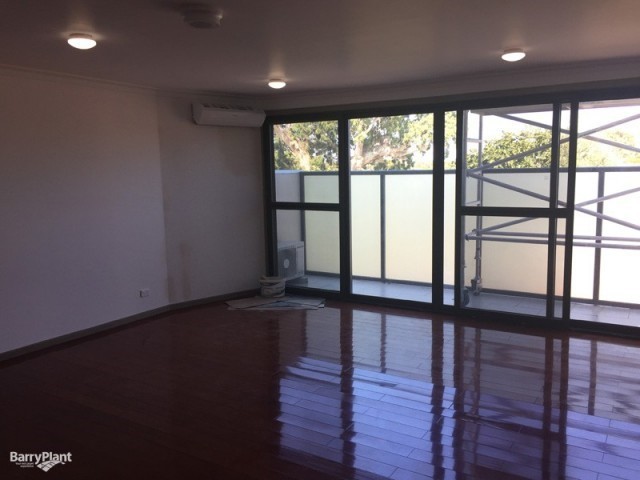 2/10 Llewellyn Place, Eumemmerring, VIC 3177, Eumemmerring - Thumbnail 2