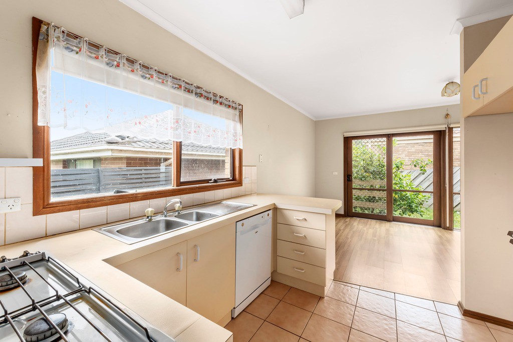 2/10 Reid Street, Box Hill North, VIC 3129, Box Hill North - Thumbnail 2