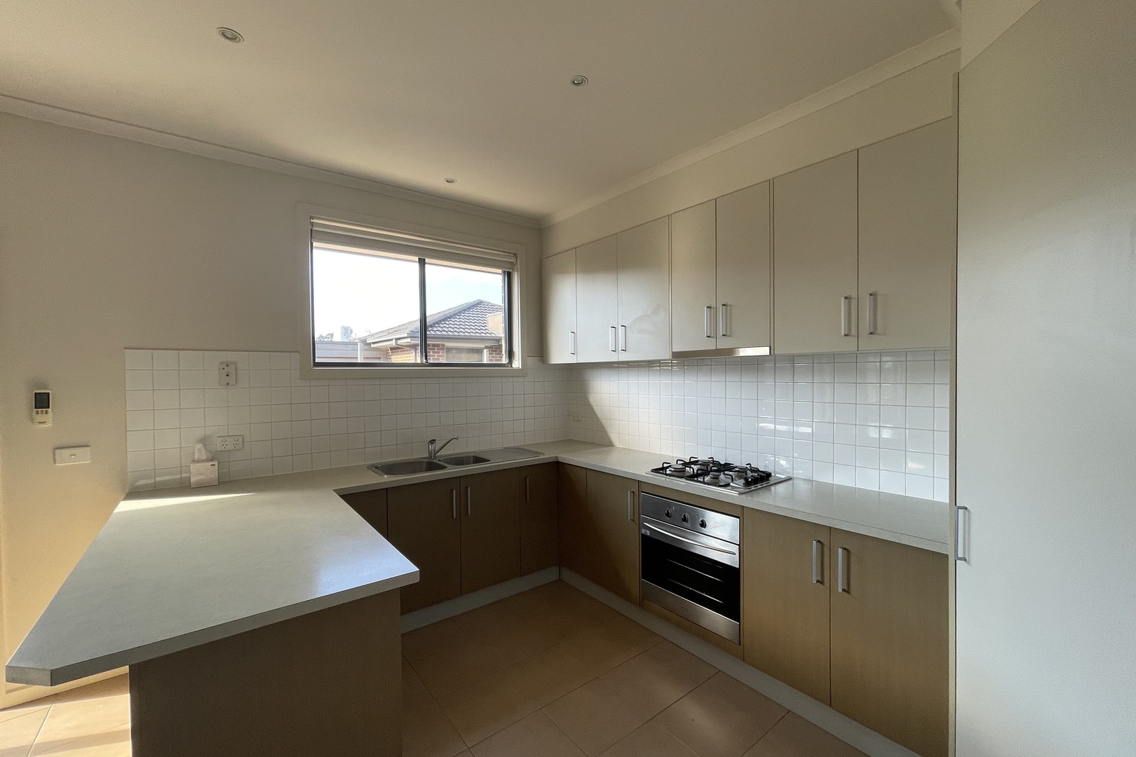 2/10 Smith Street, Reservoir, VIC 3073, Reservoir - Thumbnail 2
